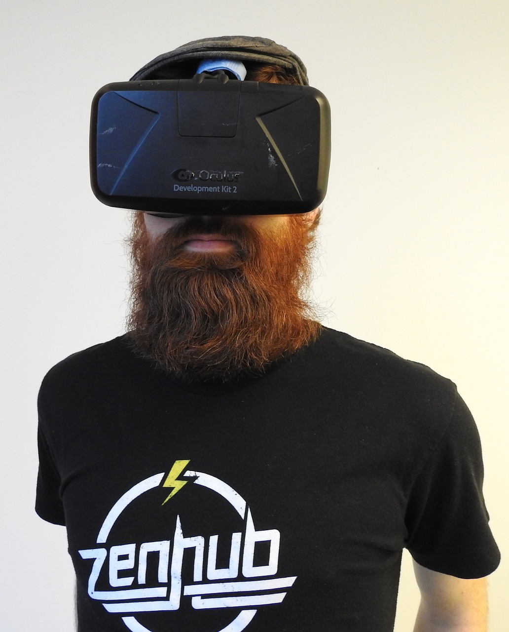 最新VR头盔重塑虚拟现实体验的前沿科技奇迹