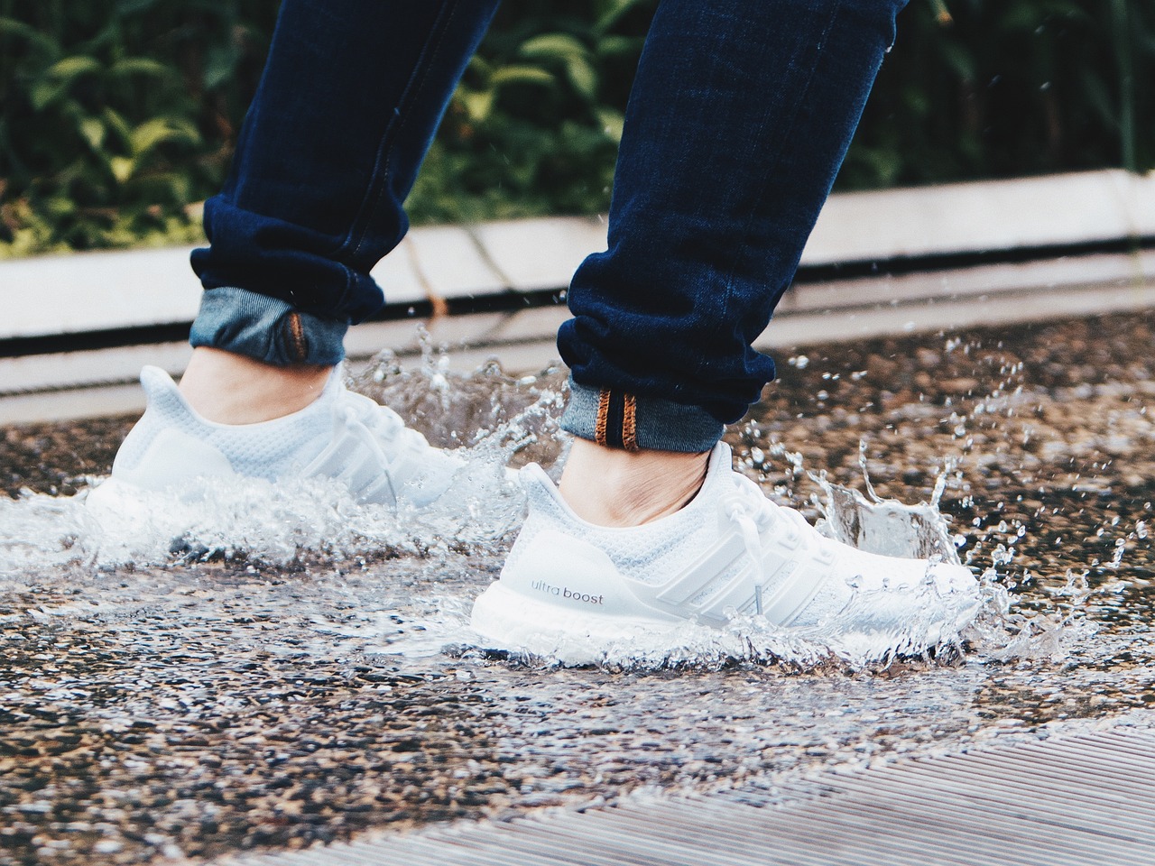 Adidas最新款运动鞋，设计、科技与功能的完美融合
