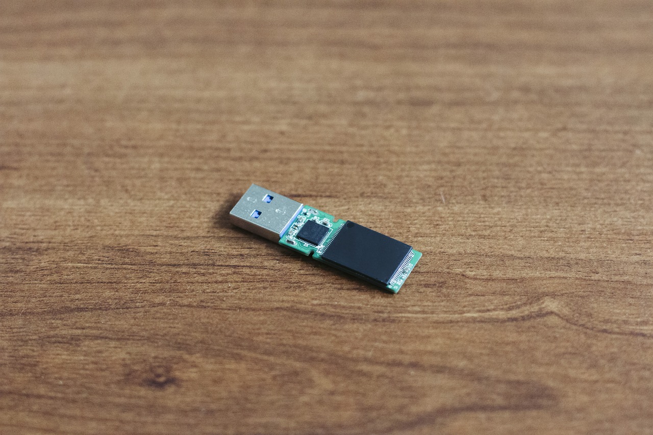 IR2102驱动电路深度解析与应用探讨