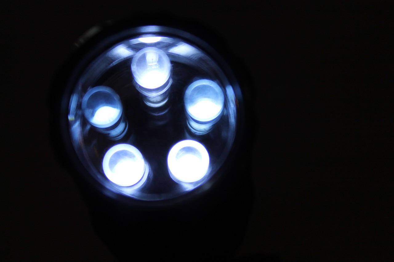 探究220V LED灯电路的设计与实现原理