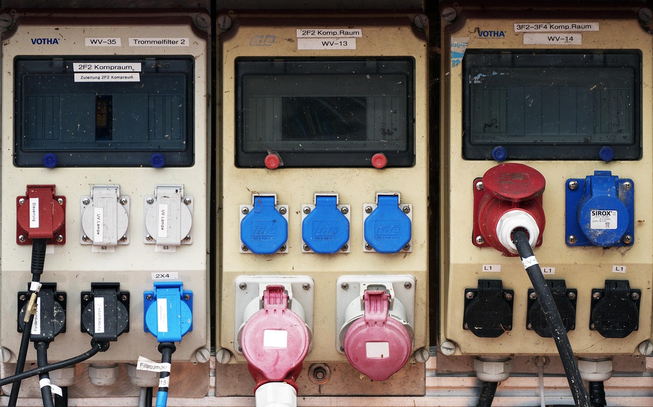 探究220V电源电路，原理、设计与应用实战指南