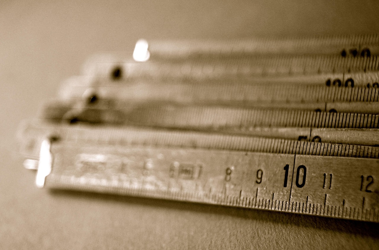 Buck输出电压纹波探究,特性分析与优化策略探讨