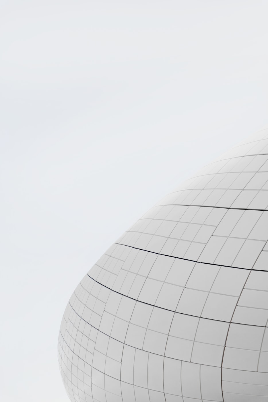 B24012电压特性及应用解析