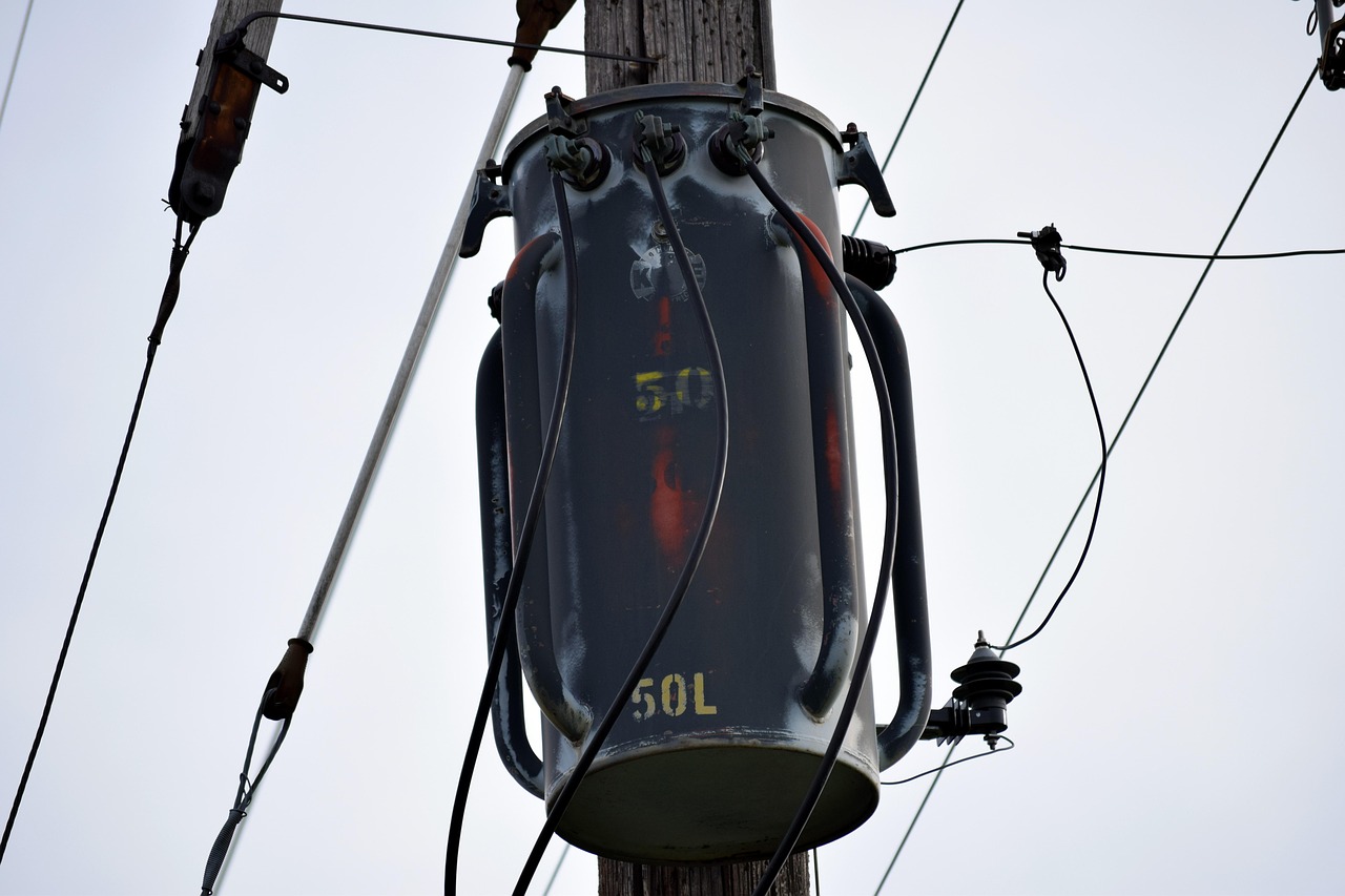 隔离变压器次级对地电压解析及研究