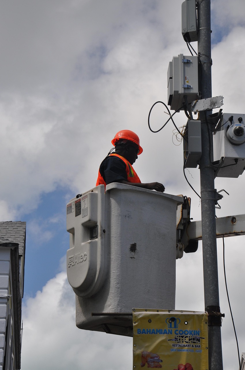 电压源工作原理详解,从基础概念到深入解析探究