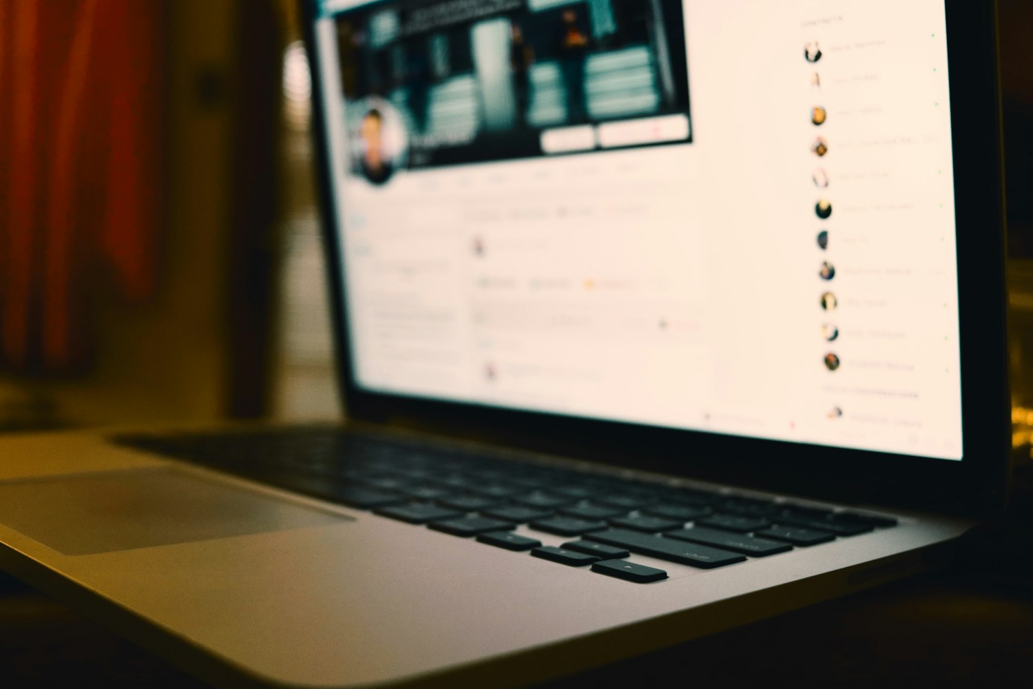 贴片插件英文应用及在电子制造行业的角色概述