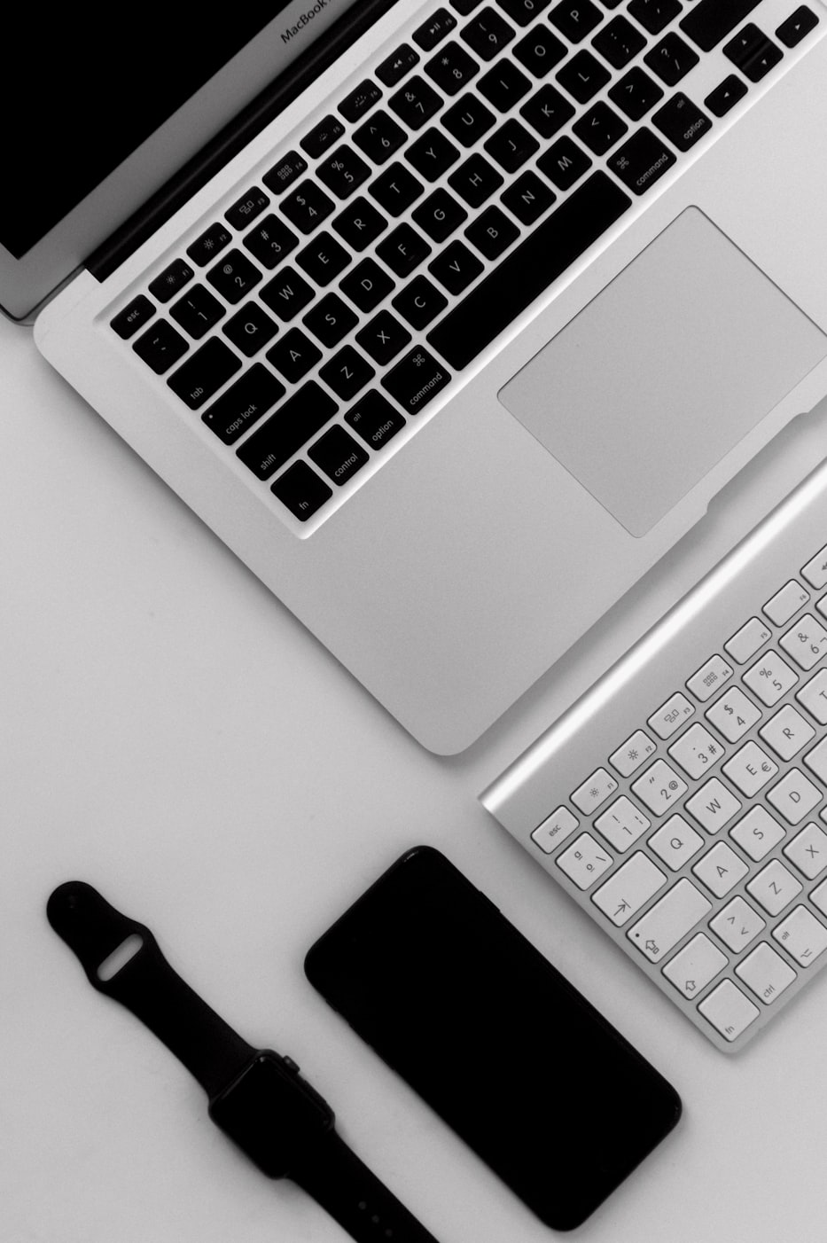 电子常用芯片，现代科技的基石