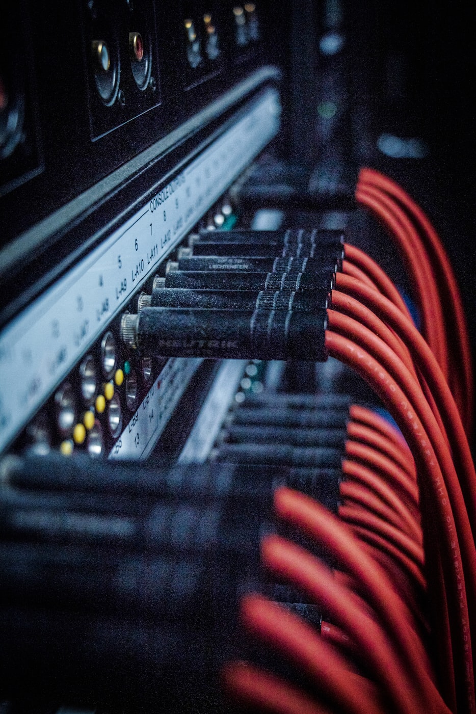 低频放大芯片技术解析及其在应用领域的作用探讨