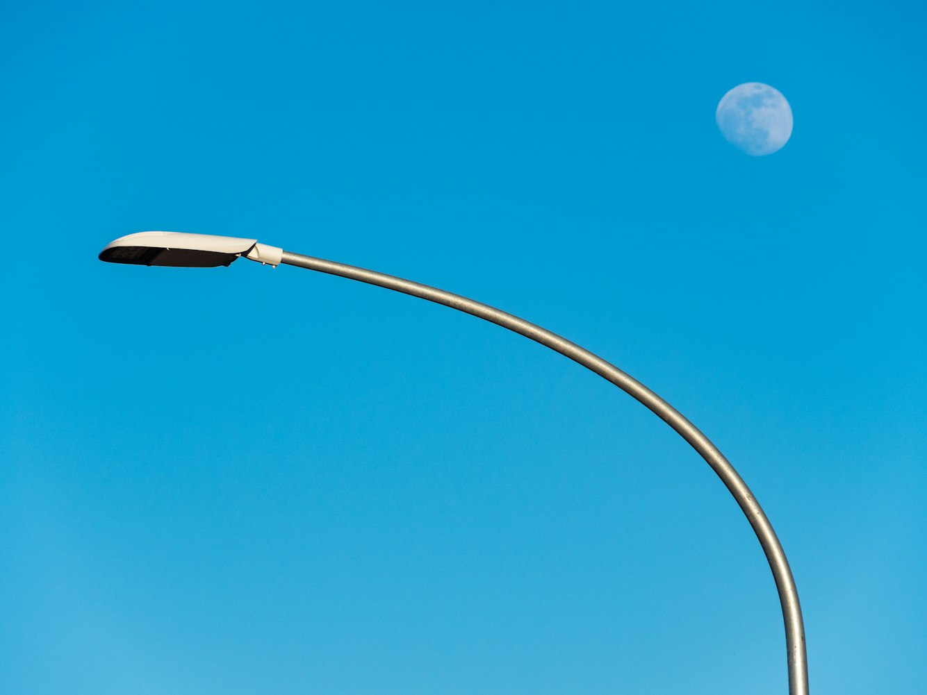 紫外式传感器的技术原理及在各个领域的应用