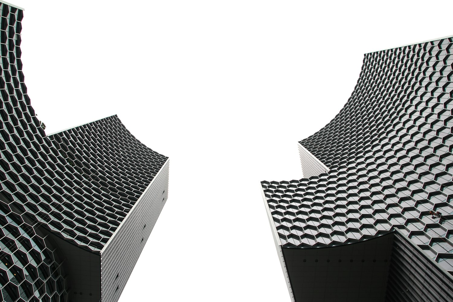 电解电容的贴片封装技术及其在现代电子领域的应用