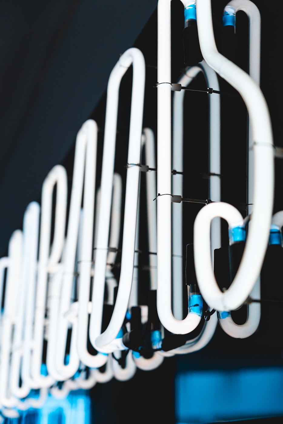 电压文字符号解读，探索电气世界的标识语言