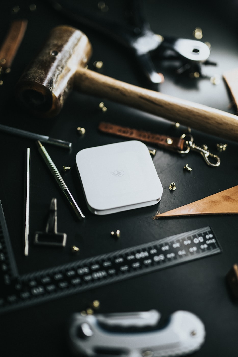 探索9012三极管贴片技术及其在电子领域的应用研究