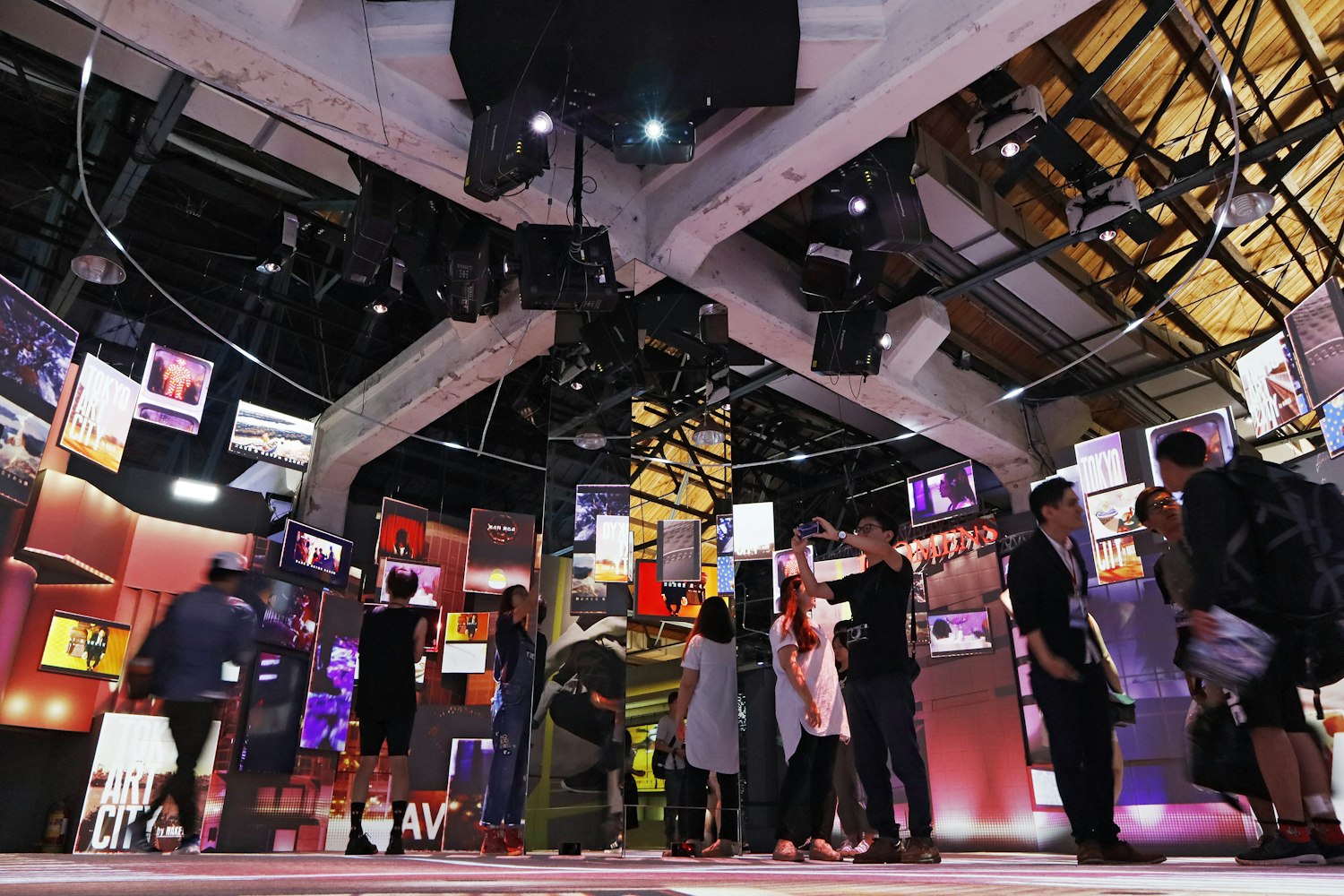 林冠画廊最新展览，艺术璀璨盛宴开启