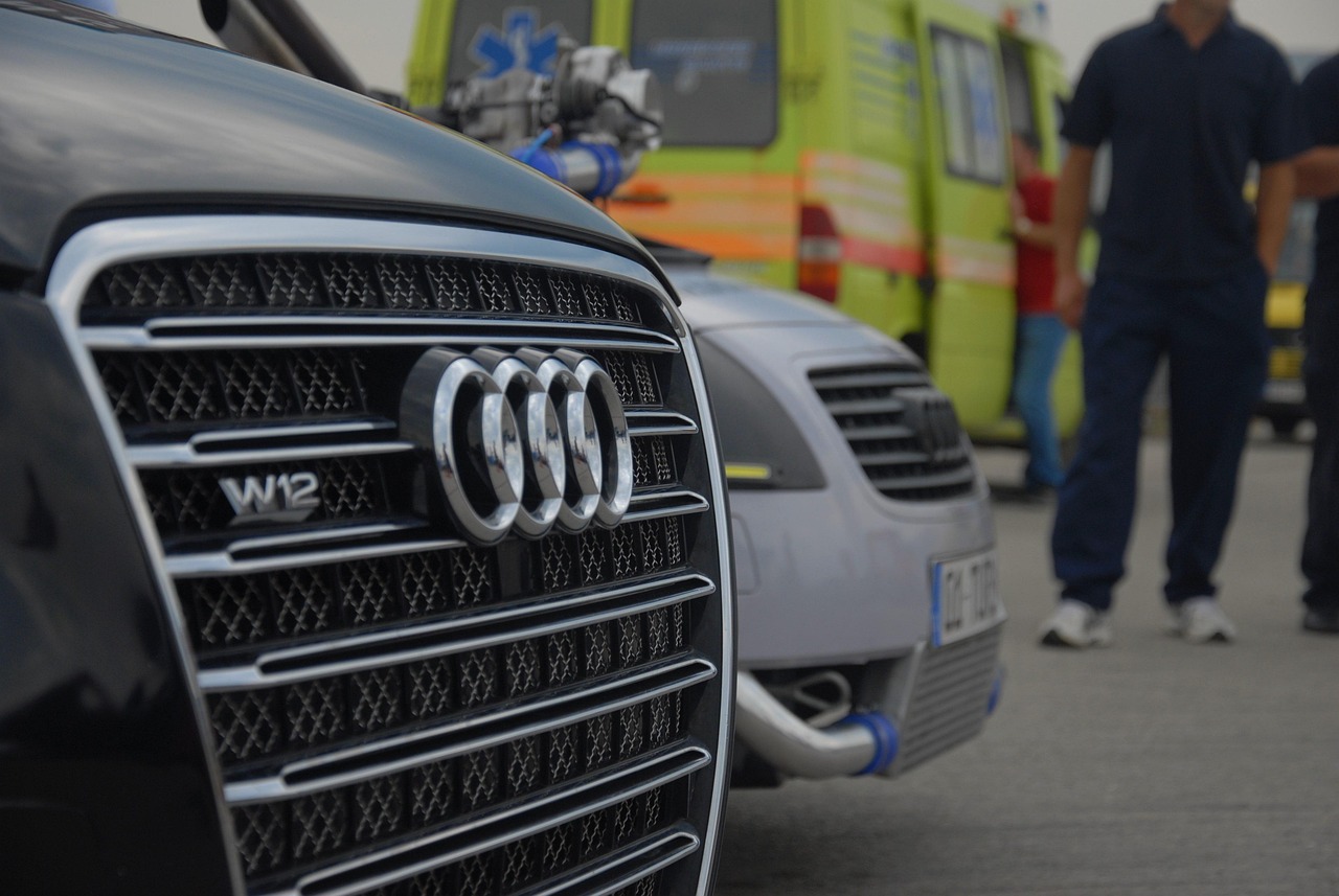 奥迪最新超跑，速度与精工的艺术结晶亮相街头