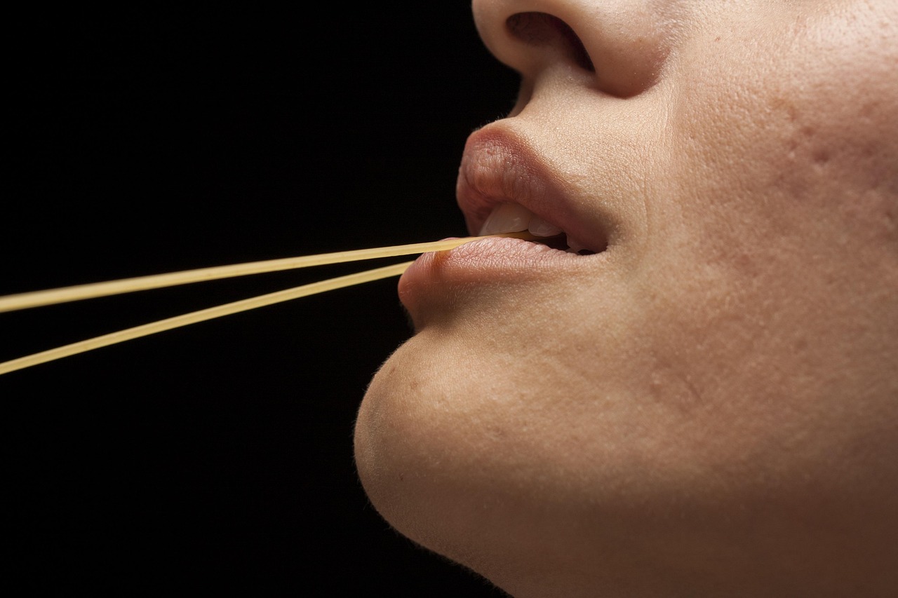 时尚潮流背后的故事，偷鞋吧最新动态揭秘