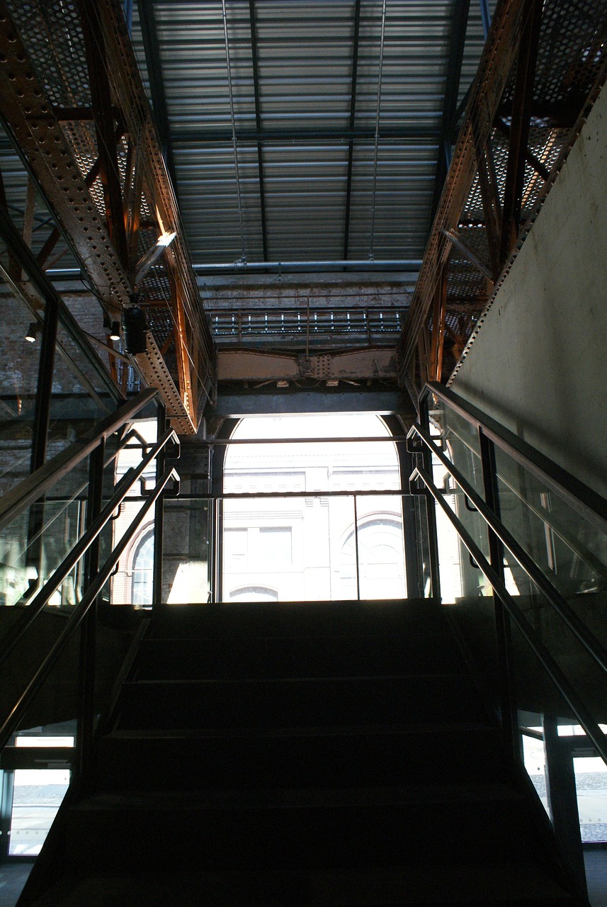 传统工艺革新与现代建筑融合，最新琉璃瓦风采展示