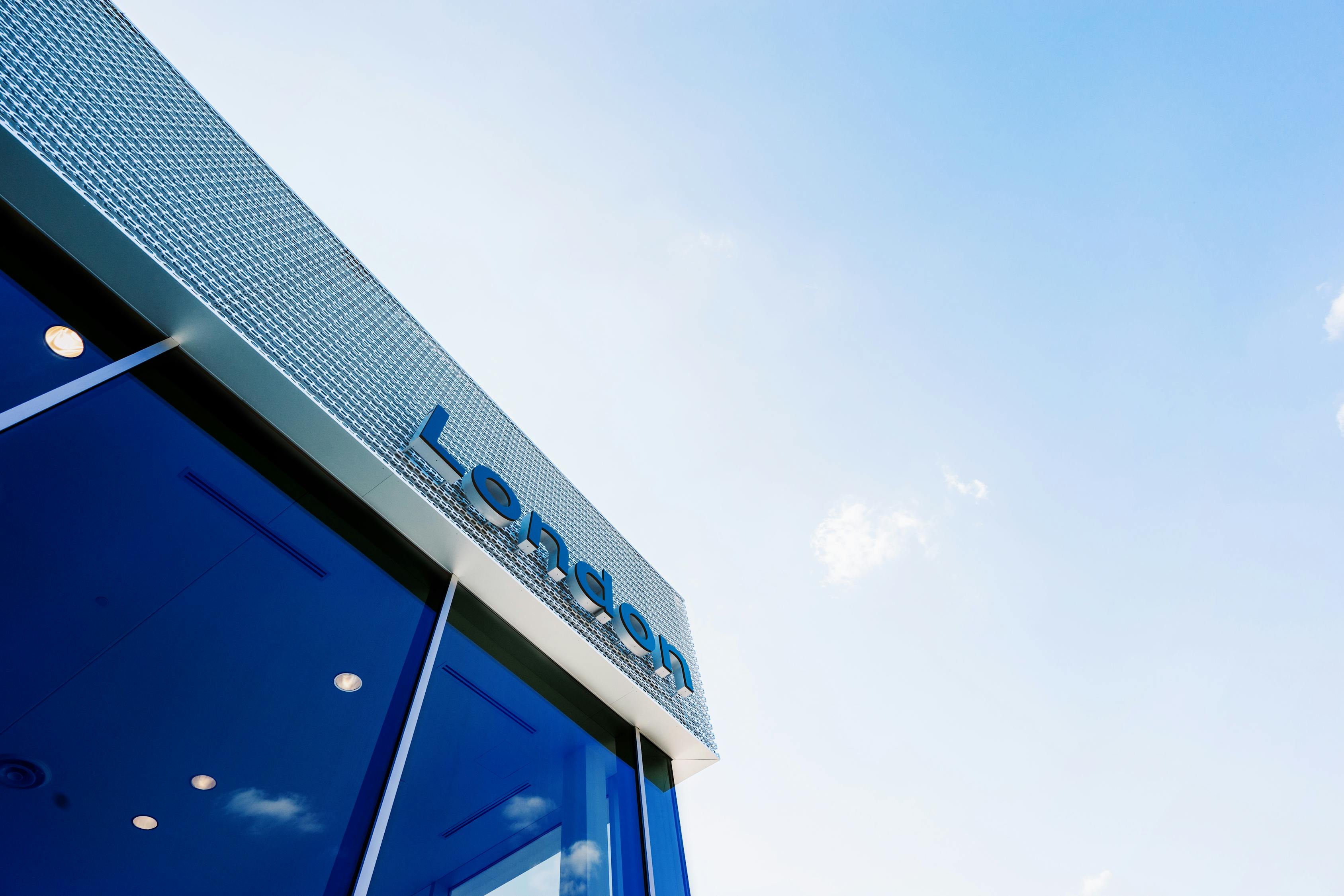 传统工艺革新与现代建筑融合,最新琉璃瓦风采展示