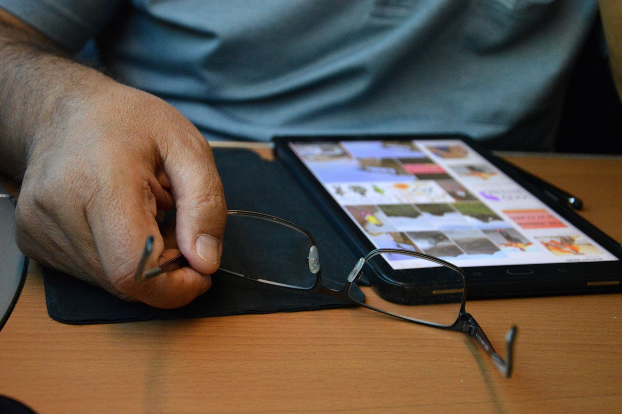 QQ头像男最新潮流趋势，个性化选择与最新潮流趋势展示