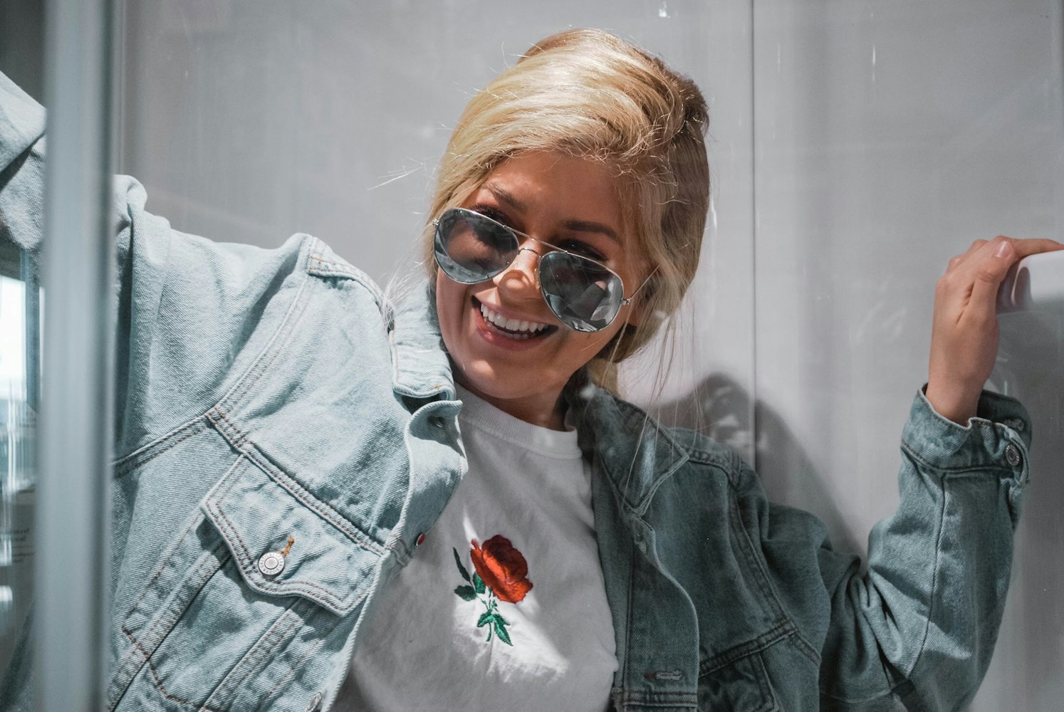 笑斯人最新视频,探寻快乐的无限魅力