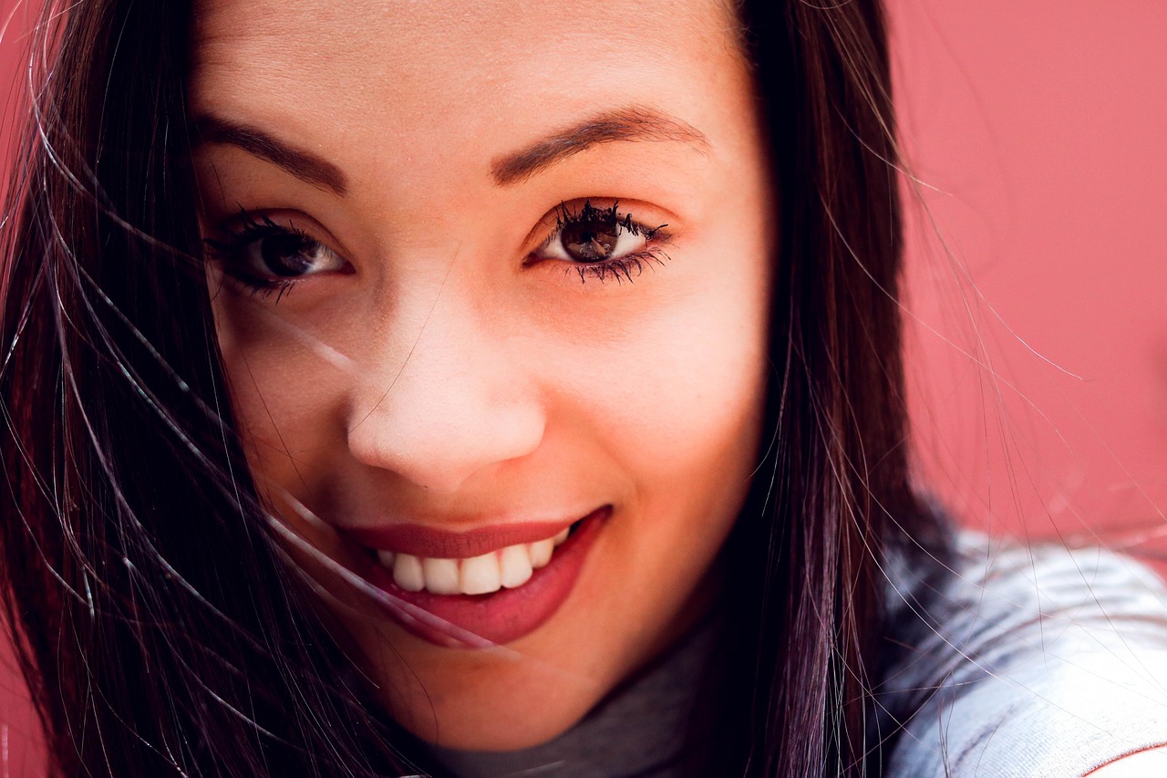 魅力四溢的齐肩烫发,引领时尚潮流的发型选择