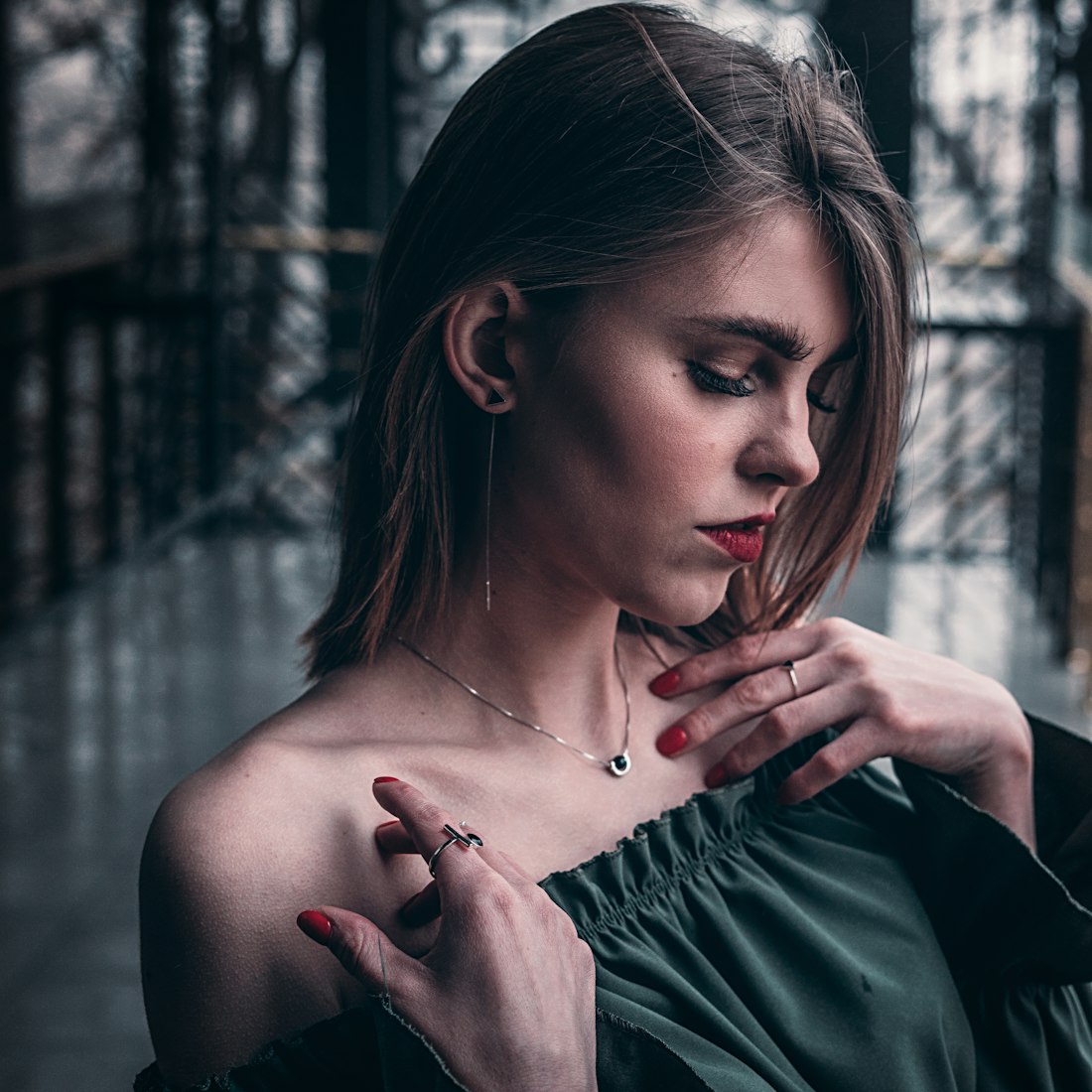 高冷霸气女生头像时尚魅力独特展现