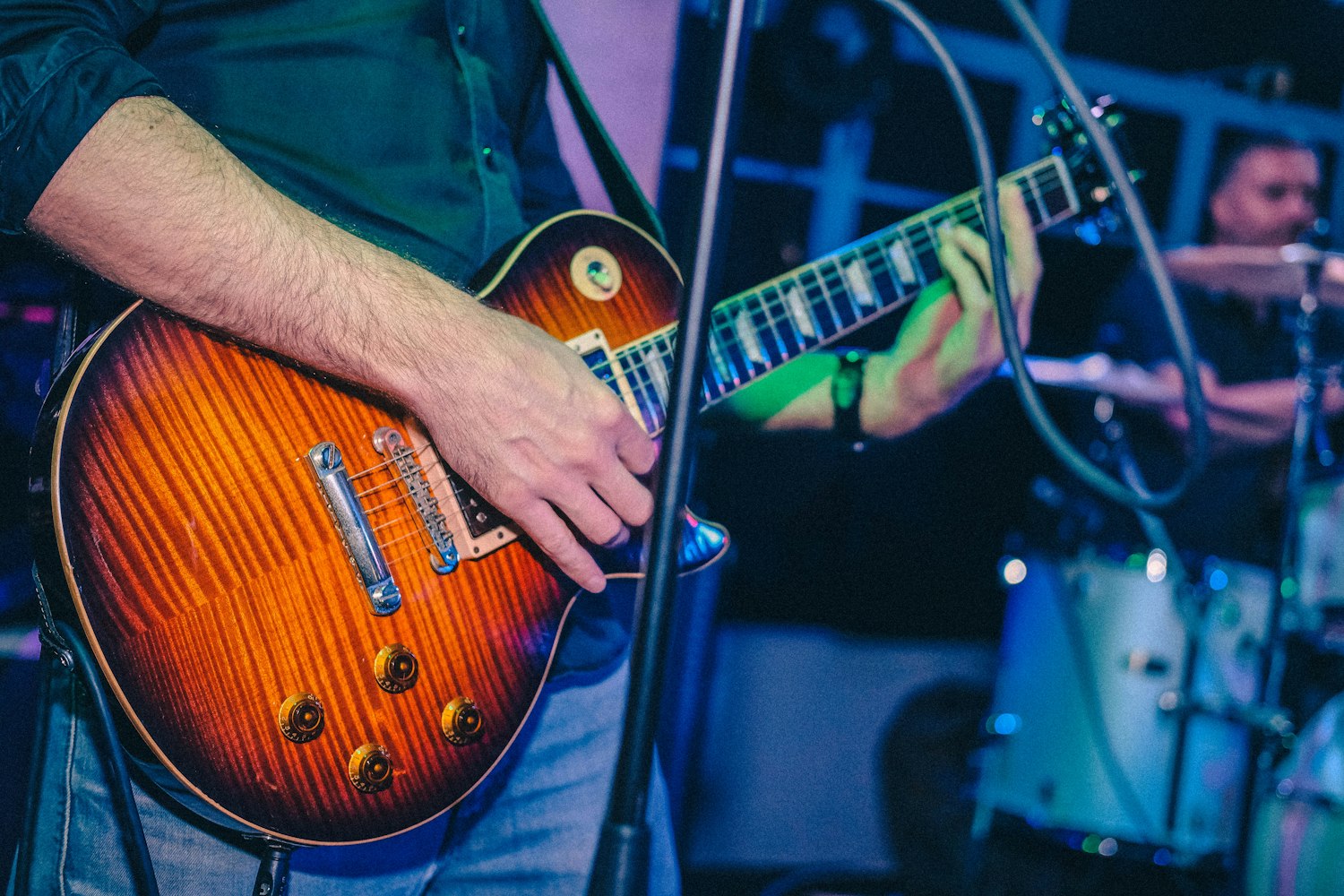 揭秘引领潮流的2017年拍照新姿势，潮流手势拍照指南